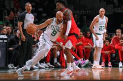 开云体育登录-快船轻取凯尔特人，布克扛起全队