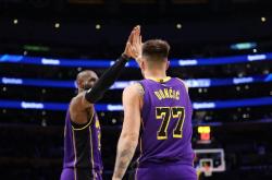 开云体育APP下载-快船险胜湖人，霍勒迪状态火热