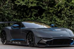 开云体育中国-逆境铸就传奇，阿尔瓦雷斯帽子戏法导演巴萨史诗逆转，欧冠纪录之夜诞生