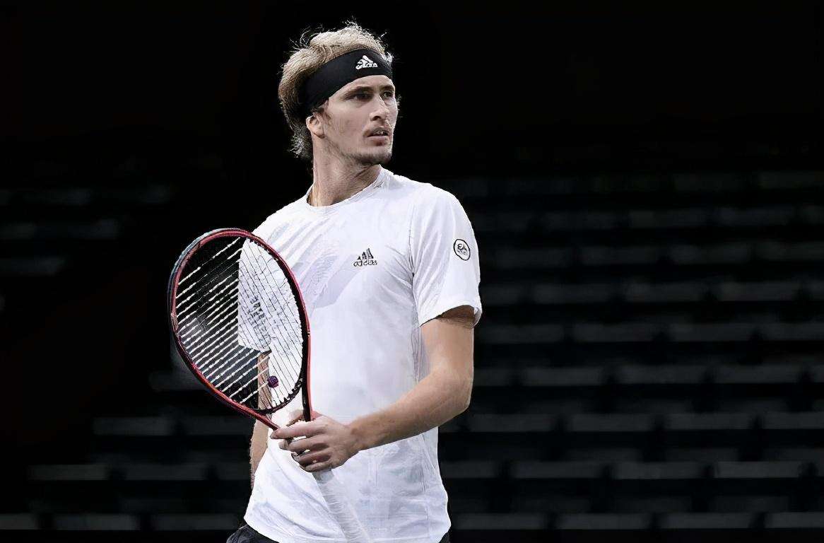 法国羽毛球队鏖战日本羽毛球队，陶菲克统治全场