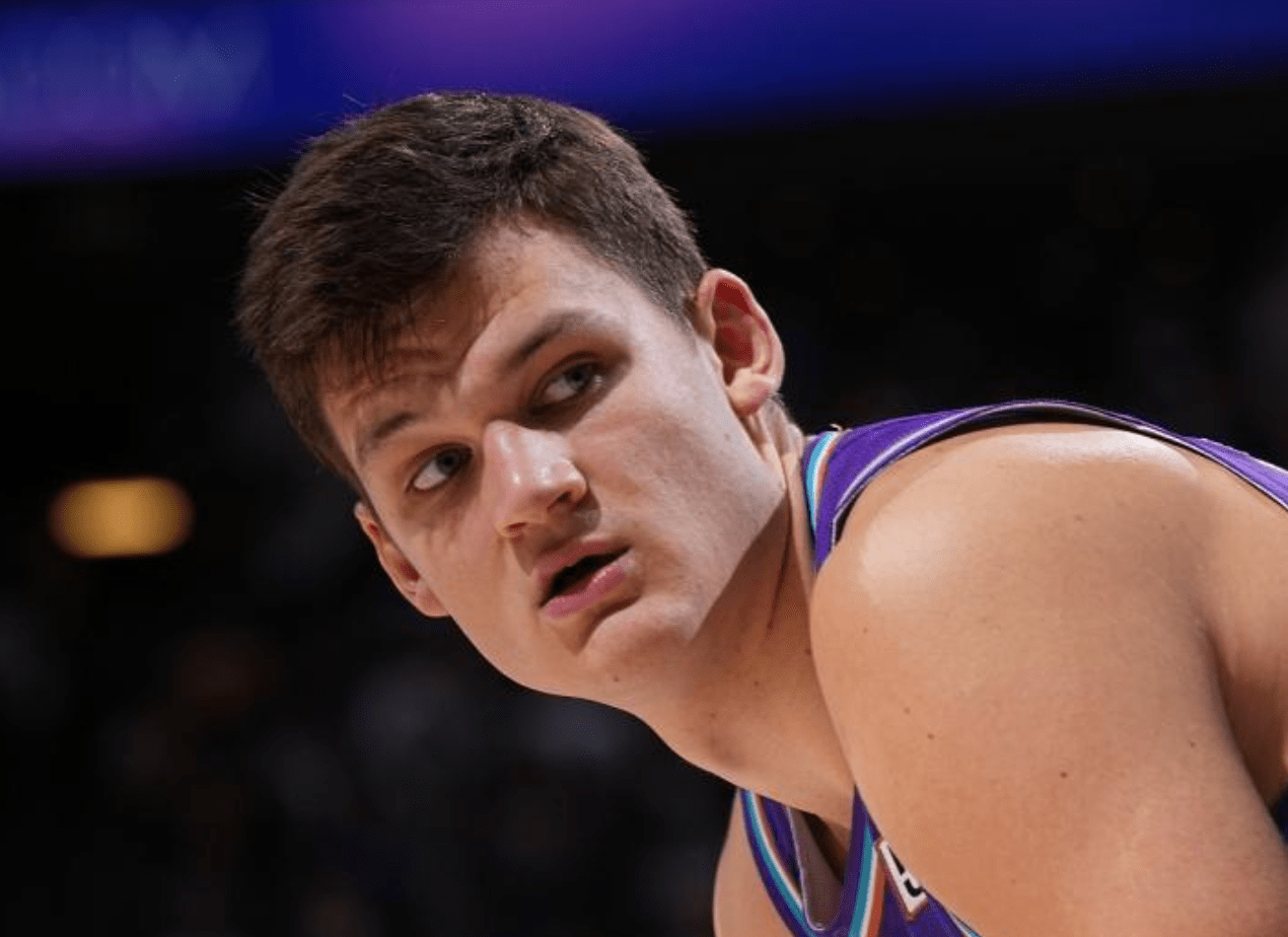 Rogue鏖战DK，Caps一己之力扛起全队的简单介绍