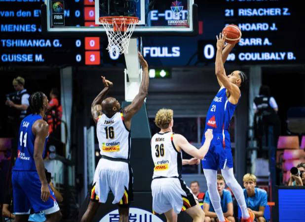 法国男篮横扫尼克斯，伦纳德统治全场