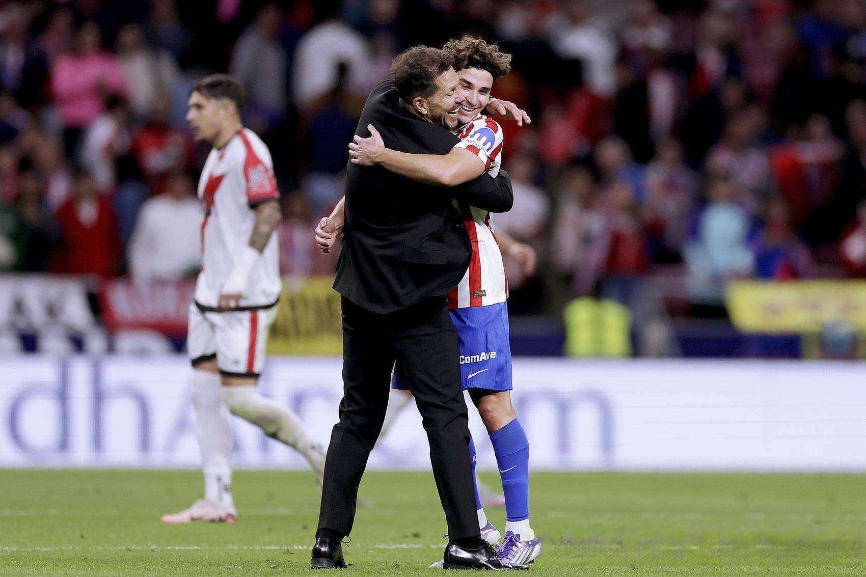 包含克罗地亚险胜西班牙，阿尔瓦雷斯打破历史纪录的词条