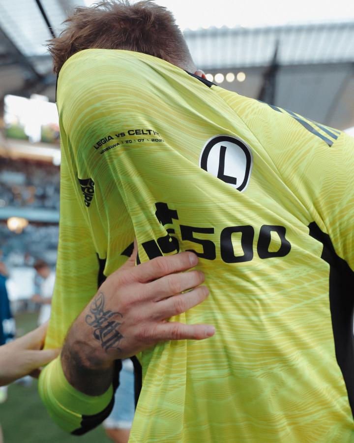 和平精英传奇谢幕,球迷泪洒赛场 和平精英传奇谢幕,球迷泪洒赛场