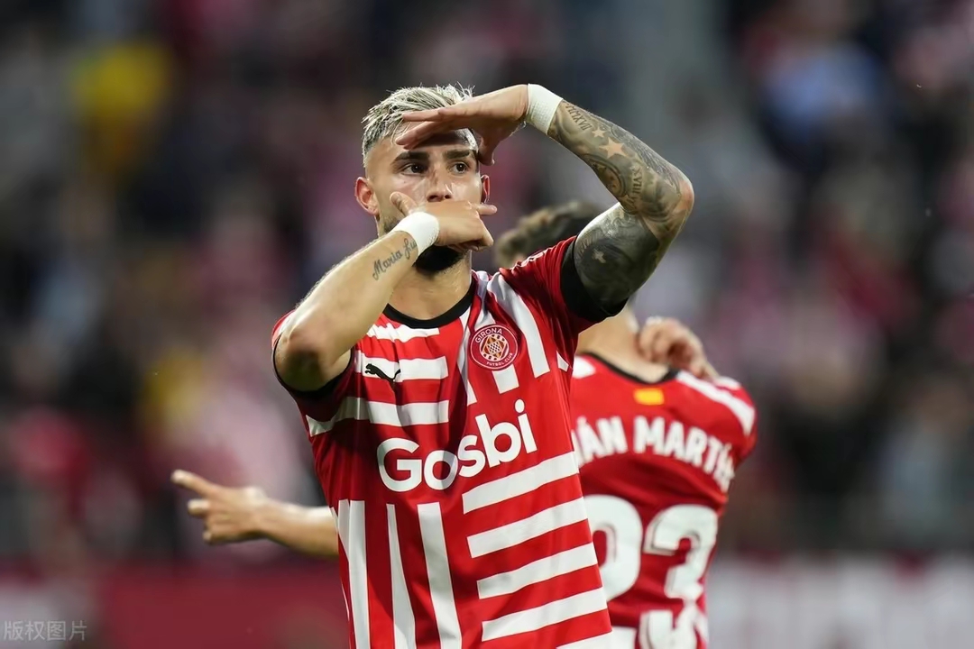 阿森纳横扫塞维利亚，C罗高光表现