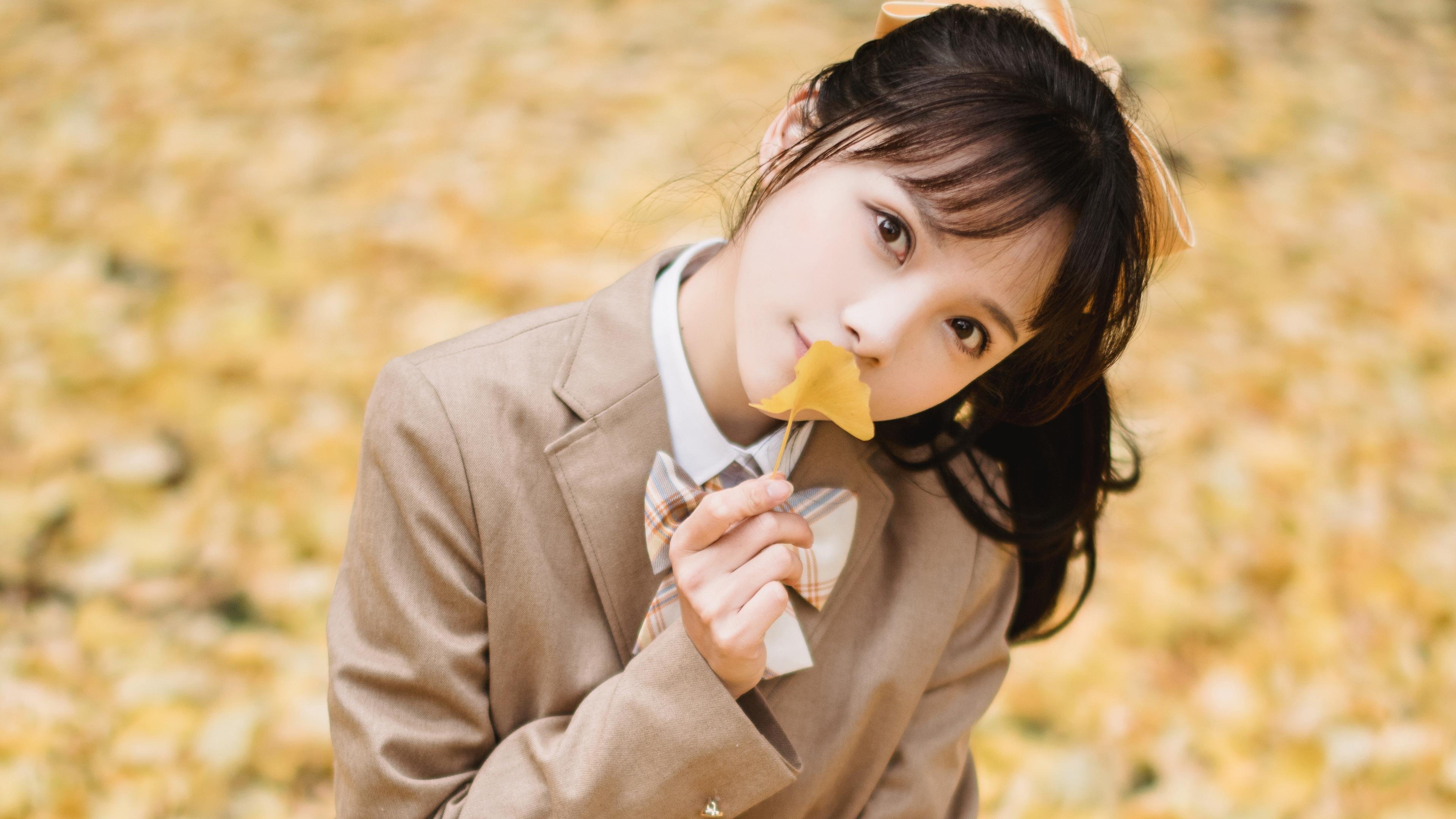 逆境铸就传奇,阿尔瓦雷斯帽子戏法导演巴萨史诗逆转,欧冠纪录之夜诞生