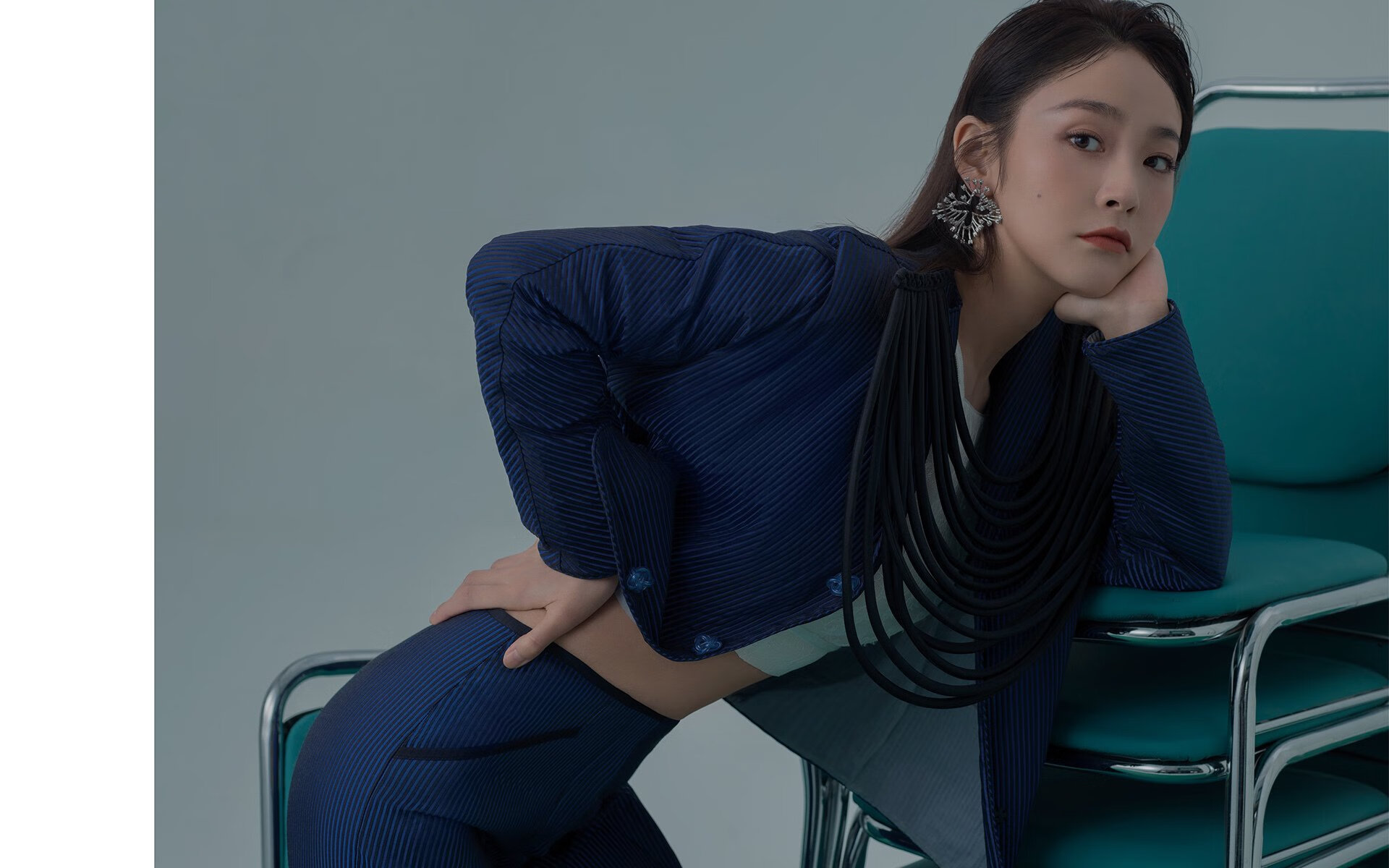 波兰之门，当尼斯铁幕锁死三狮，莱万在另一边轰开新历史