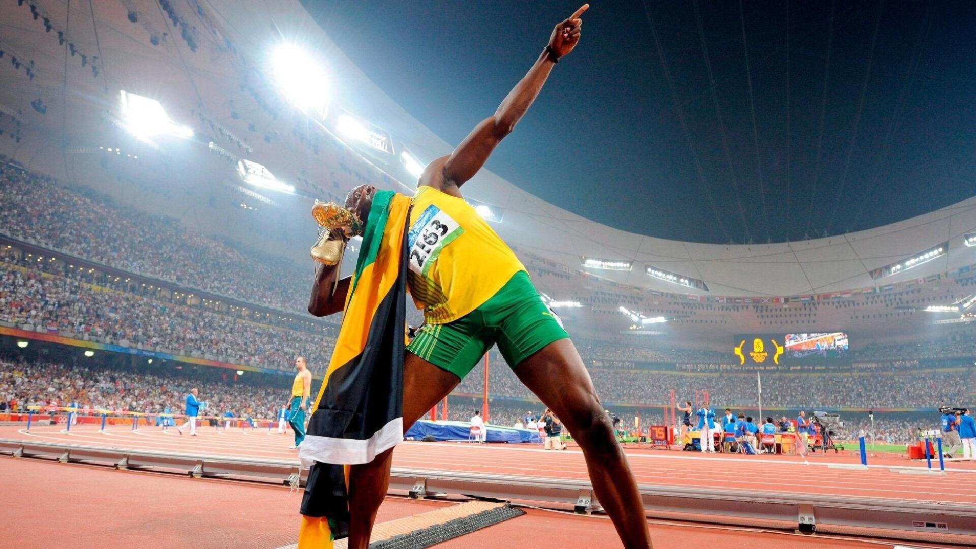 西甲国家德比之夜，伦纳德扛起全队，当马德里月光照亮洛杉矶的汗水