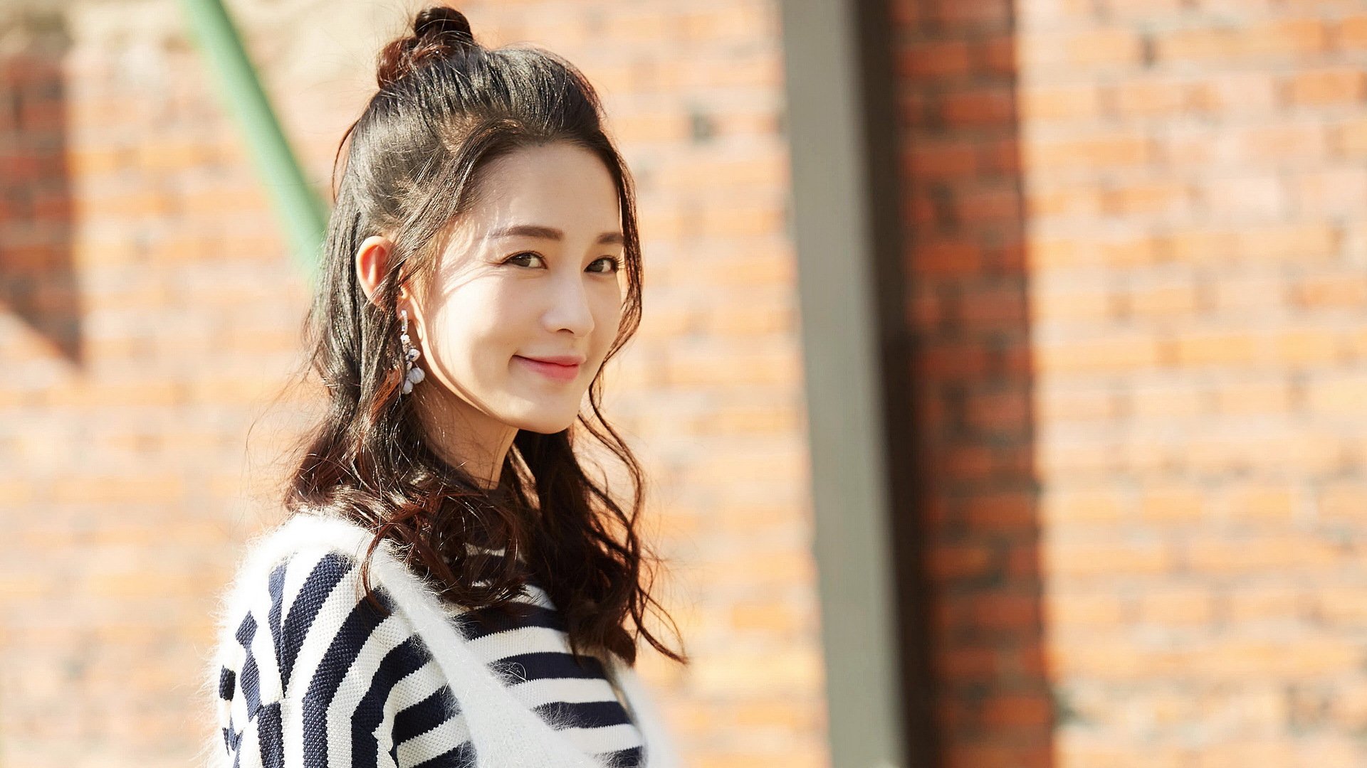 利拉德演绎关键先生，鹈鹕轻取独行侠