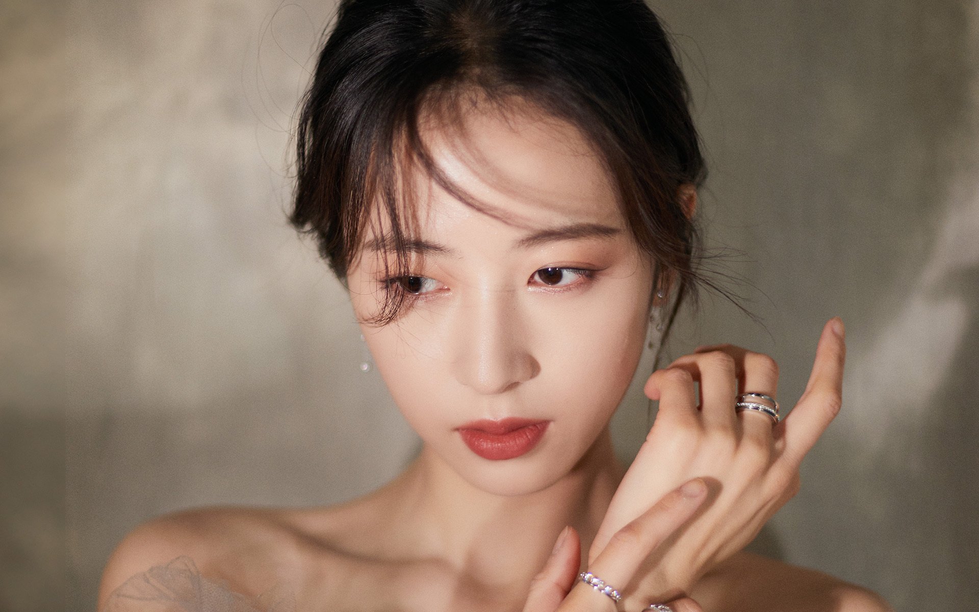 克莱的三分丰碑与深圳的团队胜利，当个人英雄主义遇上东方智慧