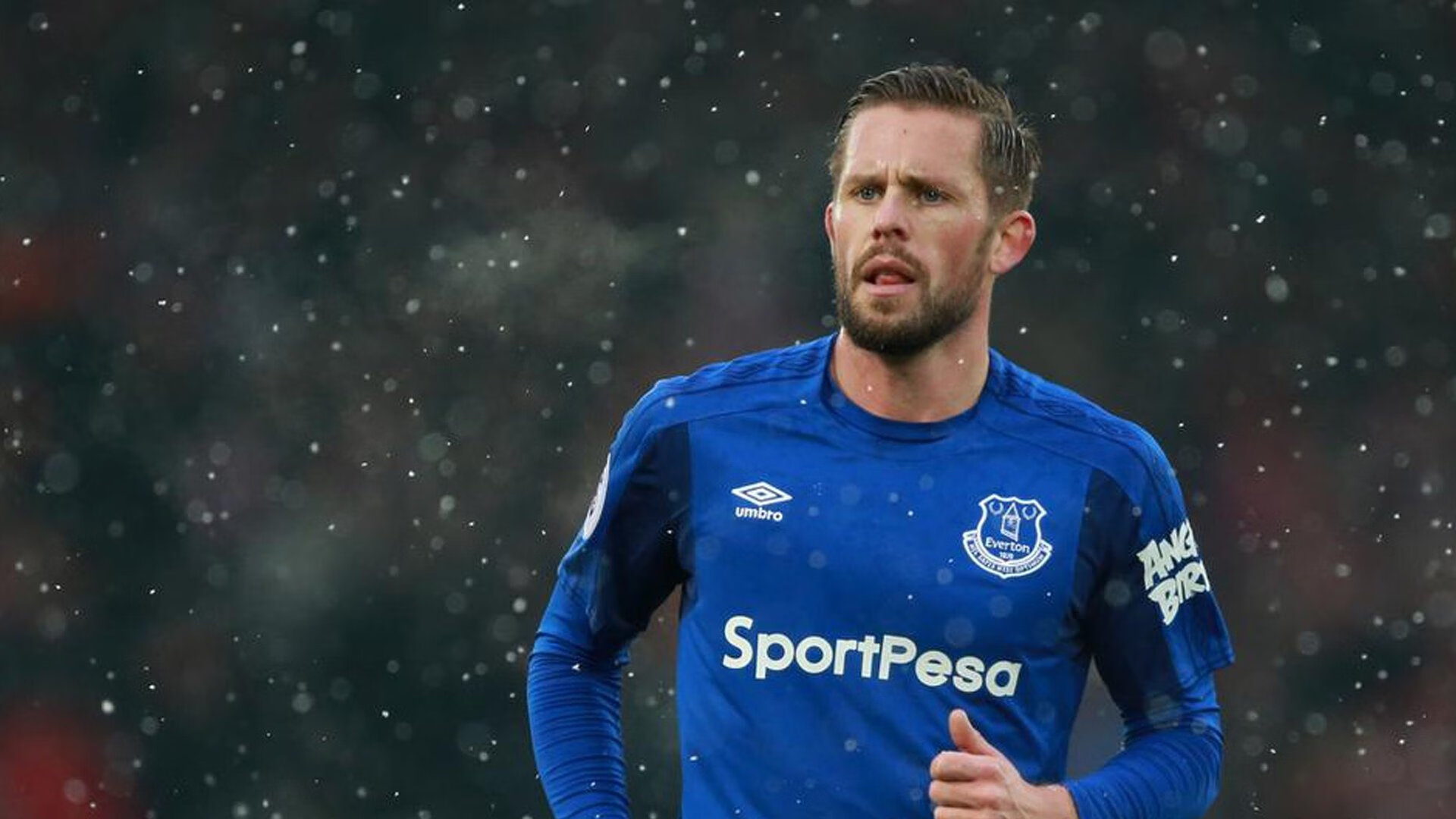 街道赛夜的锋刃,当F1速度邂逅塔图姆的关键一击